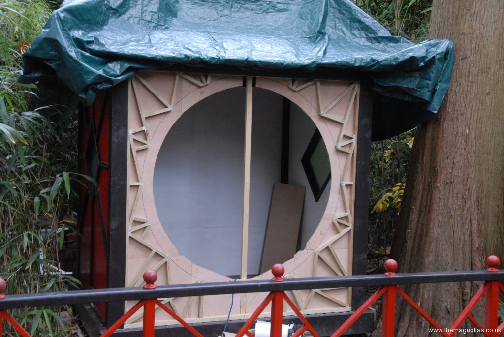 decorative moon-gate supports complete - 14th Oct